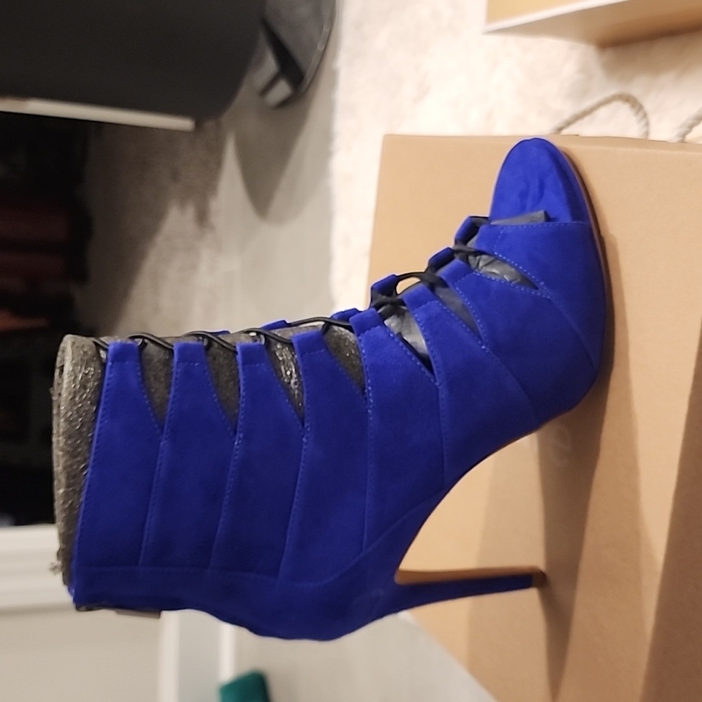 Kenneth Cole strappy stiletto